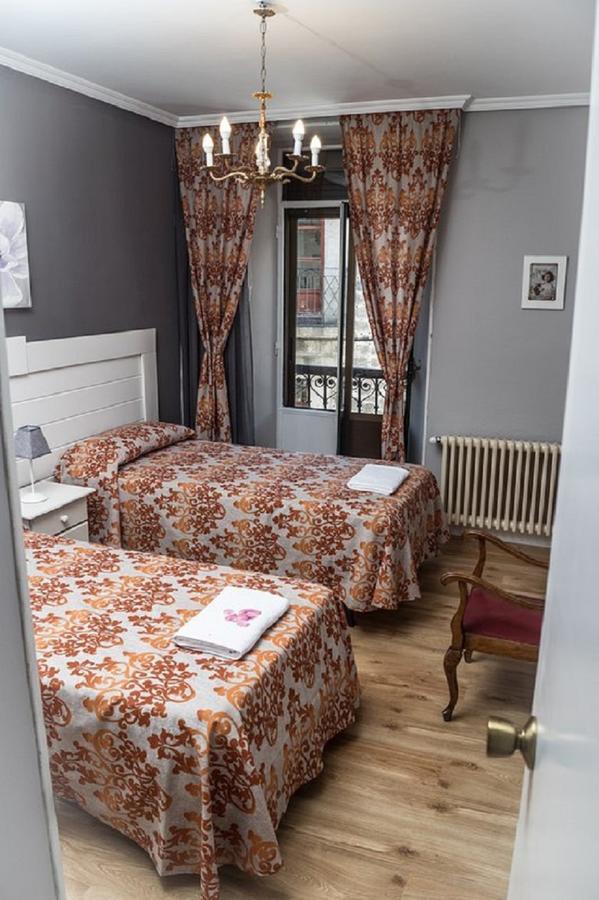 Apartamentos Turisticos Avila La Catedral Экстерьер фото