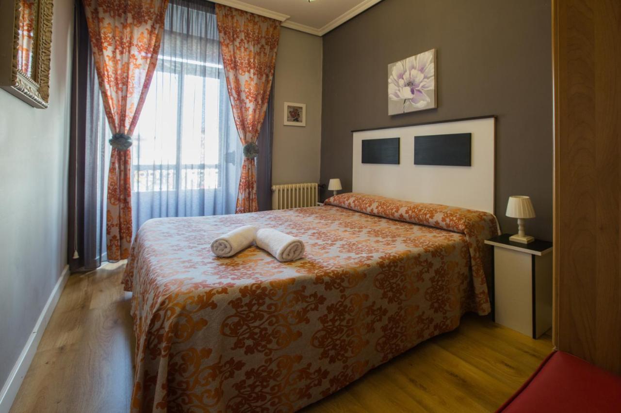 Apartamentos Turisticos Avila La Catedral Экстерьер фото